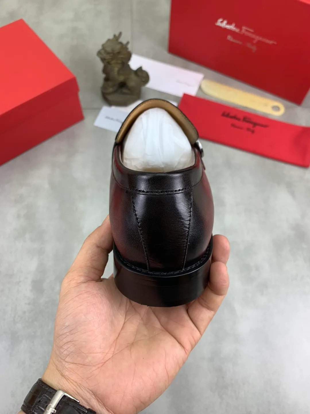 Men's Men's Shoes 💰P562💰[New Style] Water-dyed Niuli 🆘[Salvatore Ferragamo] Ferragamo's latest casual business leather shoes for men! Listed simultaneously! The fabric is made of specially imported original pebbled calfskin, and the lining is made of imported water-dyed cowhide. It is absolutely luxurious and leads the fashion trend. Matching code: 38-44 (45 and 46 can be customized) Black, brown and burgundy colors available